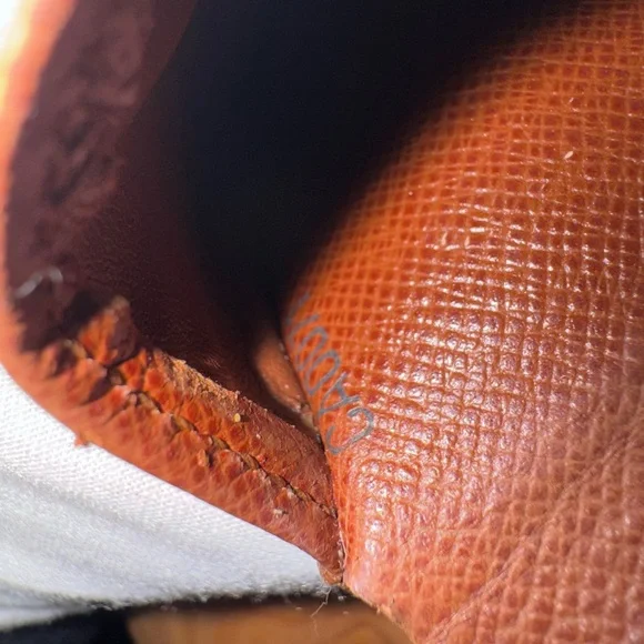 men’s monogram bifold wallet
vintage - Picture 11 of 13